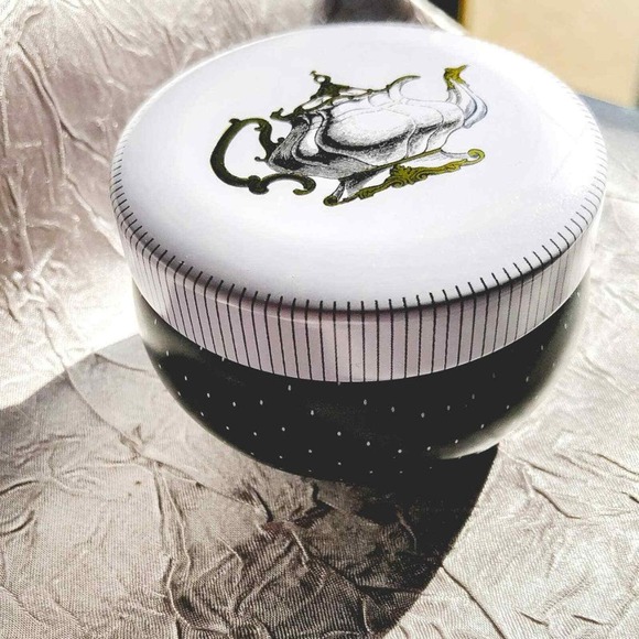 Fringe Studio Golden Teapot Candle - 10 hr burn - Mulberry & Lily scented - Picture 3 of 3